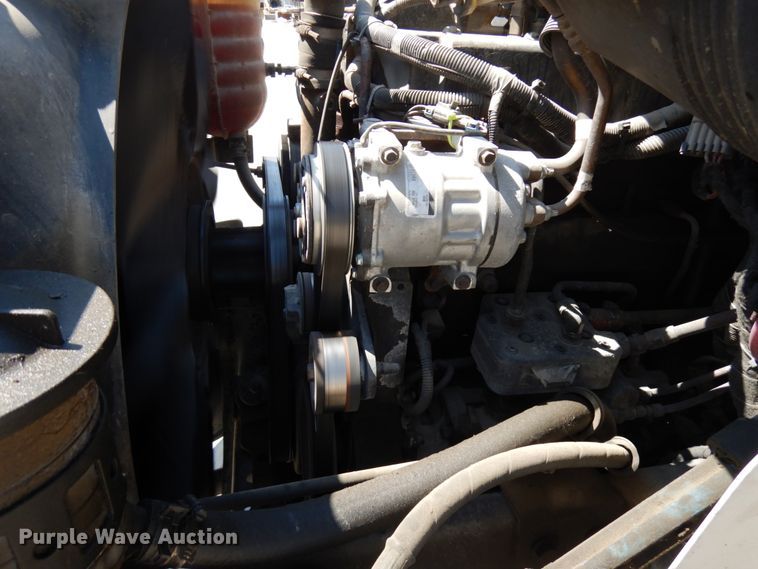 image for item IL9757 2005 International 8600  flatbed truck