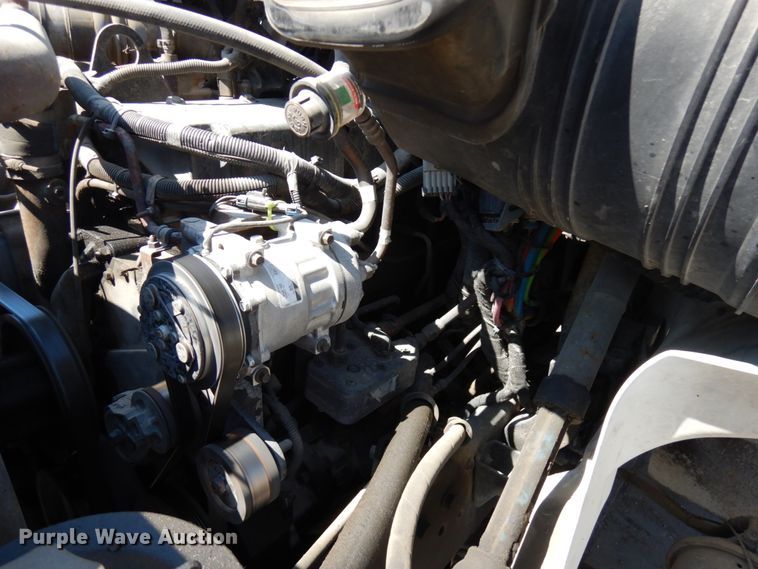 image for item IL9757 2005 International 8600  flatbed truck