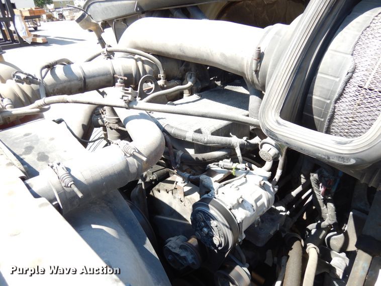 image for item IL9757 2005 International 8600  flatbed truck