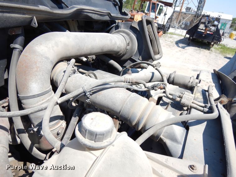 image for item IL9757 2005 International 8600  flatbed truck