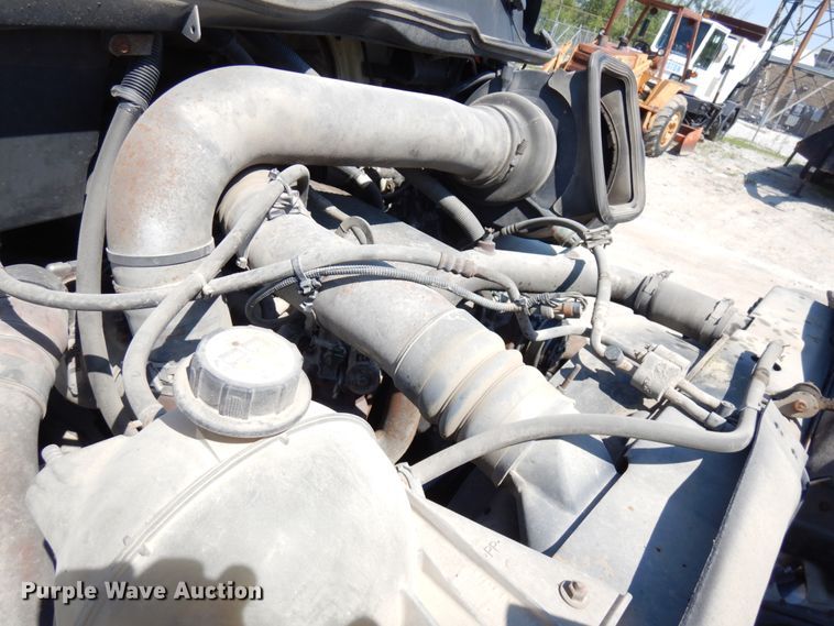 image for item IL9757 2005 International 8600  flatbed truck