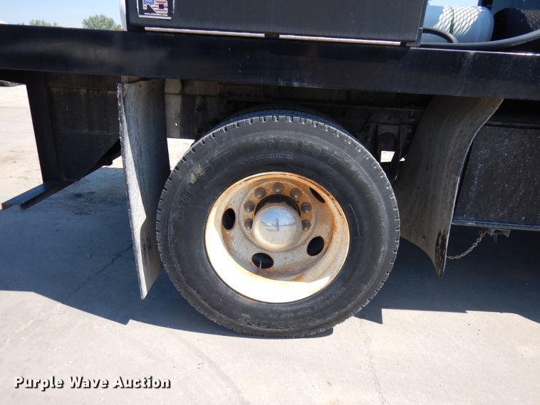 image for item IL9757 2005 International 8600  flatbed truck