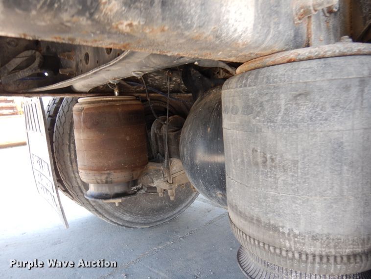 image for item IL9757 2005 International 8600  flatbed truck