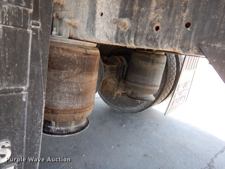 image for item IL9757 2005 International 8600  flatbed truck