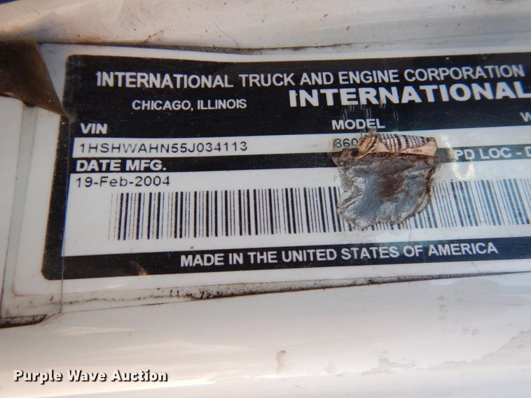 image for item IL9757 2005 International 8600  flatbed truck