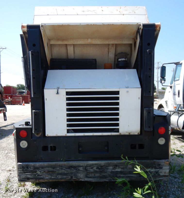 image for item IL9758 Johnston V3000  sweeper