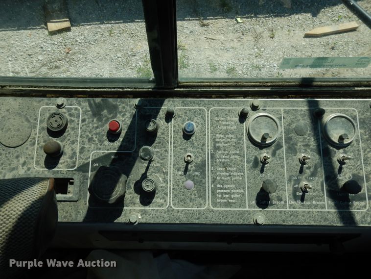 image for item IL9758 Johnston V3000  sweeper