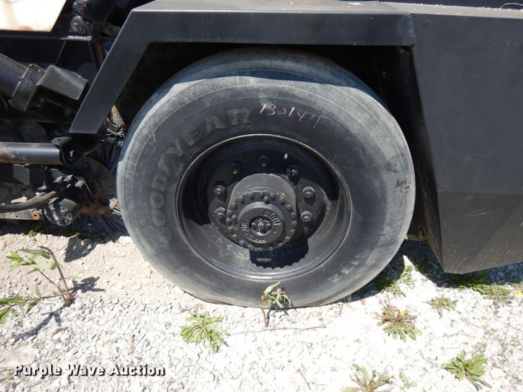 image for item IL9758 Johnston V3000  sweeper