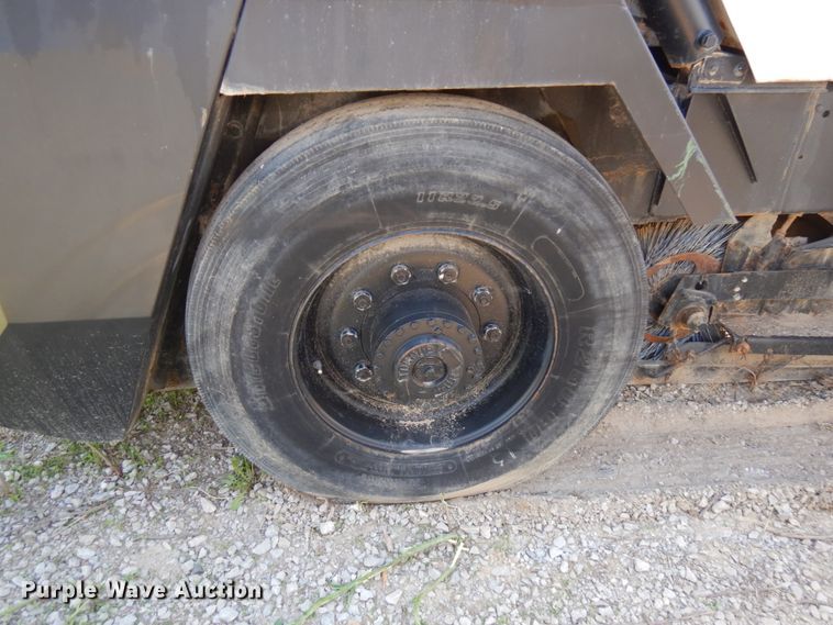 image for item IL9758 Johnston V3000  sweeper