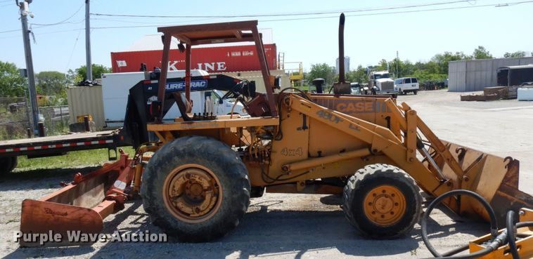 image for item IL9759 1991 Case 480F  landscape tractor