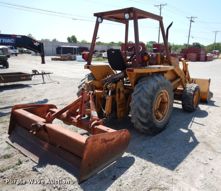 image for item IL9759 1991 Case 480F  landscape tractor