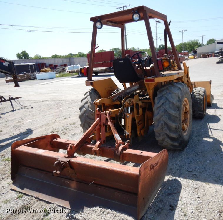 image for item IL9759 1991 Case 480F  landscape tractor