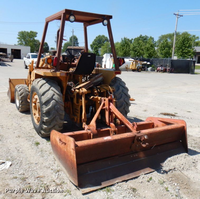 image for item IL9759 1991 Case 480F  landscape tractor