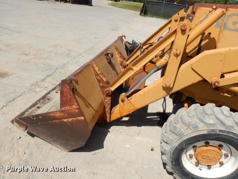 image for item IL9759 1991 Case 480F  landscape tractor