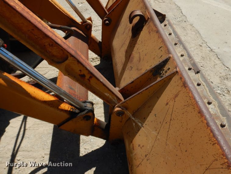 image for item IL9759 1991 Case 480F  landscape tractor