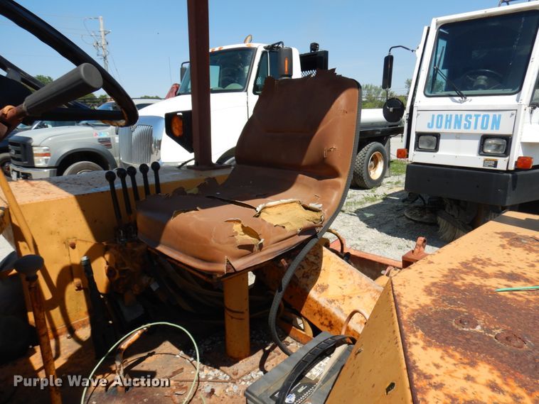 image for item IL9759 1991 Case 480F  landscape tractor