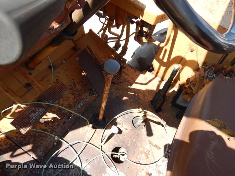 image for item IL9759 1991 Case 480F  landscape tractor