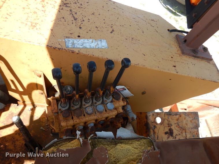 image for item IL9759 1991 Case 480F  landscape tractor