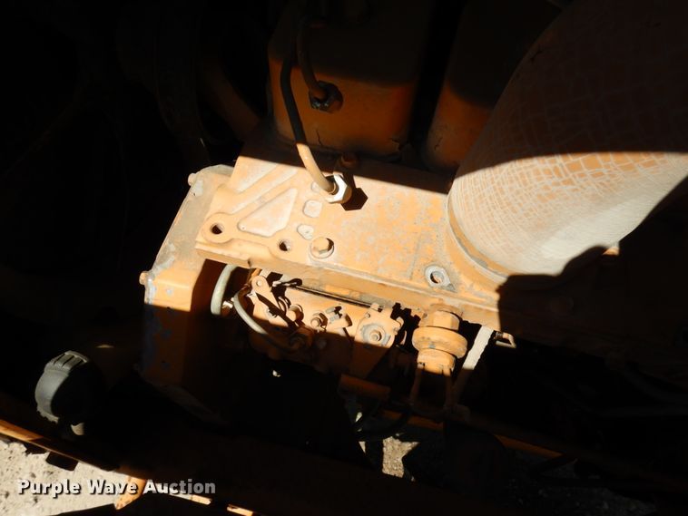 image for item IL9759 1991 Case 480F  landscape tractor