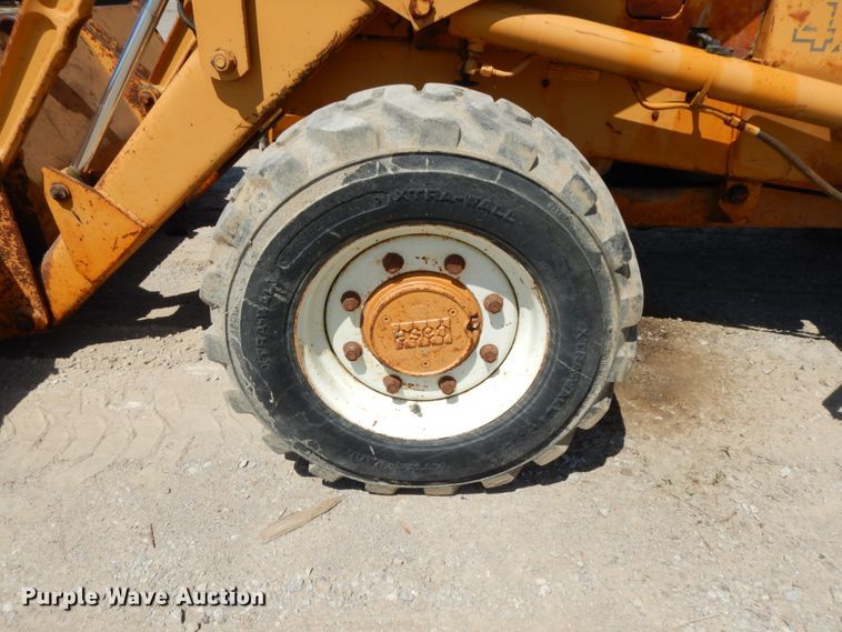 image for item IL9759 1991 Case 480F  landscape tractor