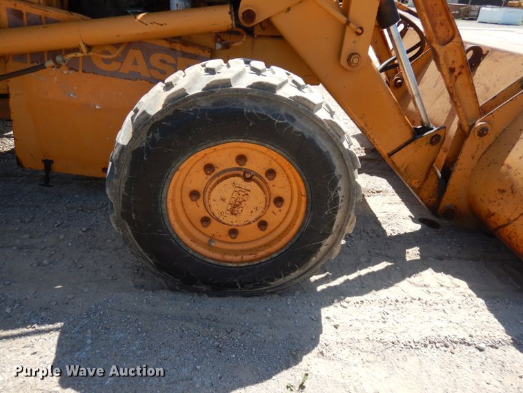 image for item IL9759 1991 Case 480F  landscape tractor