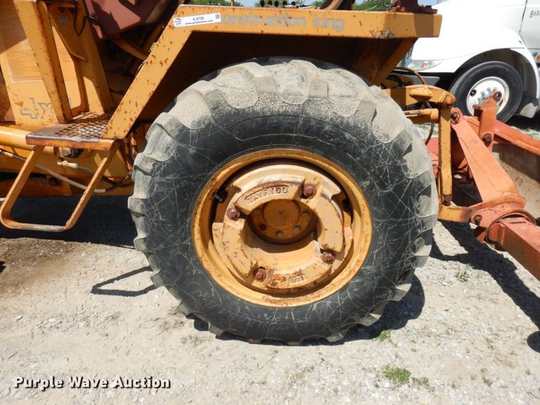 image for item IL9759 1991 Case 480F  landscape tractor