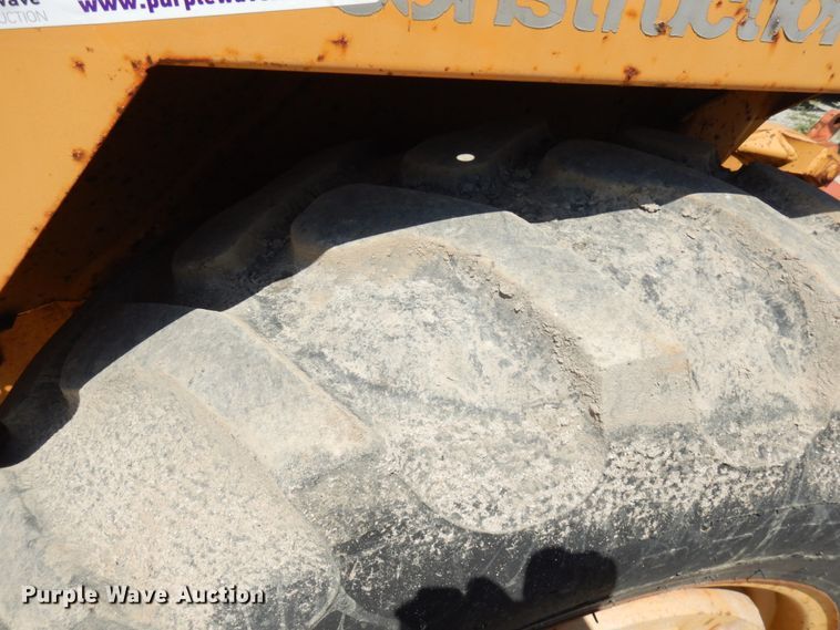 image for item IL9759 1991 Case 480F  landscape tractor