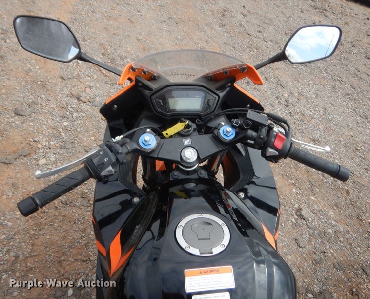 image for item IP9829 2017 Honda CBR500R  motorcycle