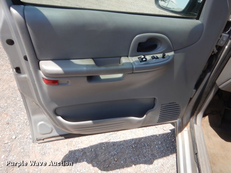 image for item IP9838 2004 Oldsmobile Silhouette  van