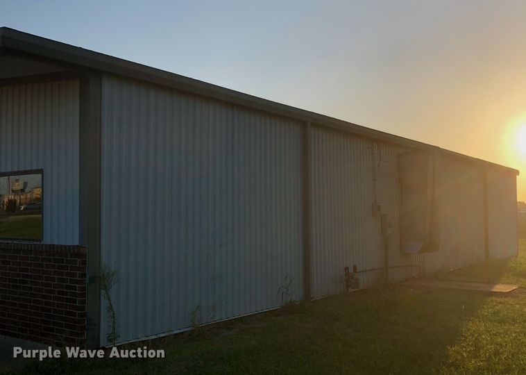 image for item IP9898 Metal building