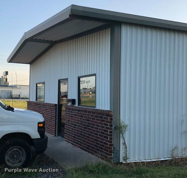 image for item IP9898 Metal building