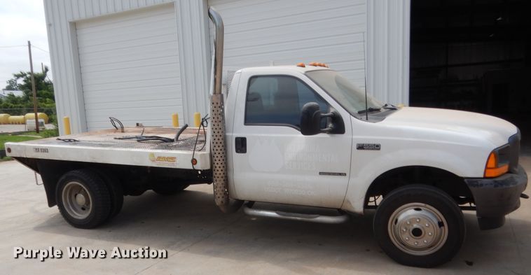 image for item IP9929 2001 Ford F550 Super Duty  flatbed truck