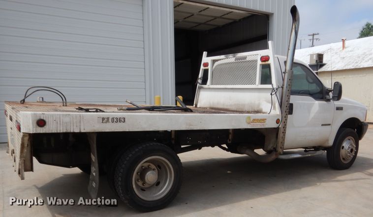 image for item IP9929 2001 Ford F550 Super Duty  flatbed truck