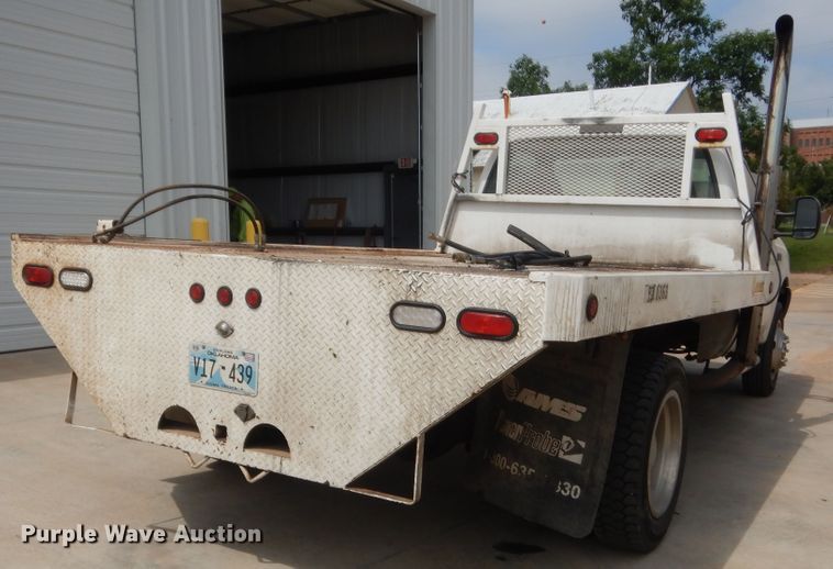 image for item IP9929 2001 Ford F550 Super Duty  flatbed truck