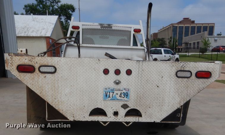 image for item IP9929 2001 Ford F550 Super Duty  flatbed truck