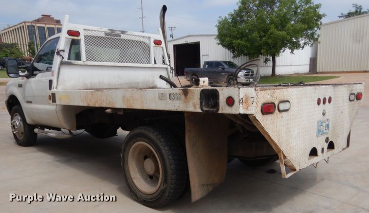 image for item IP9929 2001 Ford F550 Super Duty  flatbed truck