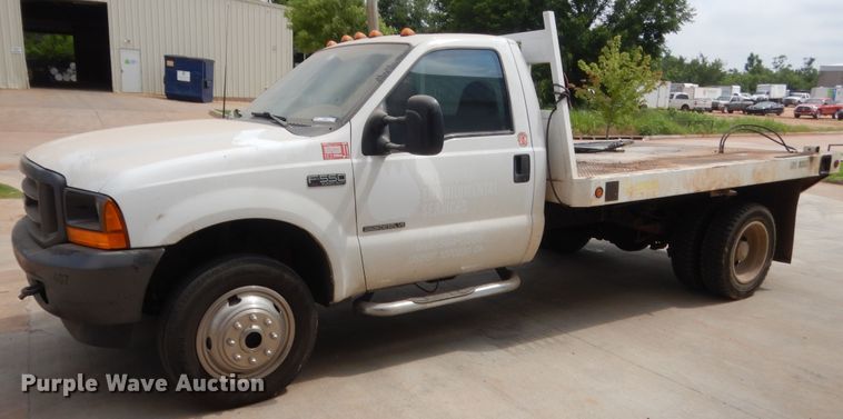 image for item IP9929 2001 Ford F550 Super Duty  flatbed truck