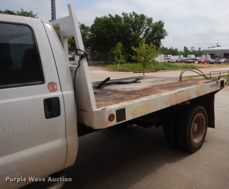 image for item IP9929 2001 Ford F550 Super Duty  flatbed truck