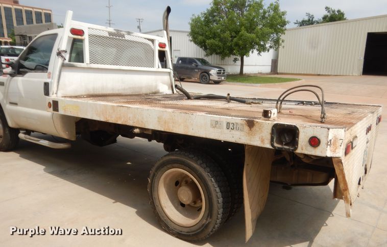 image for item IP9929 2001 Ford F550 Super Duty  flatbed truck