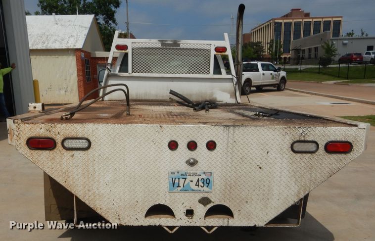 image for item IP9929 2001 Ford F550 Super Duty  flatbed truck