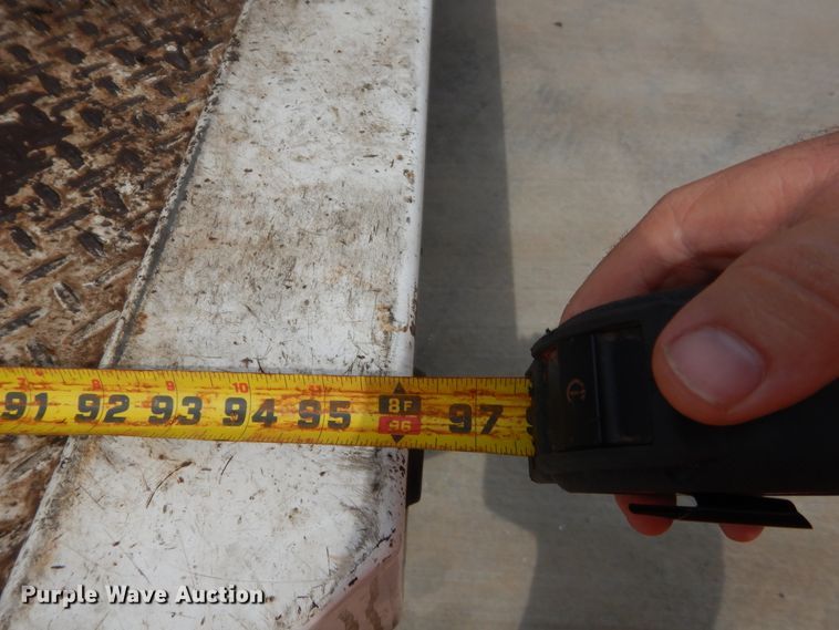 image for item IP9929 2001 Ford F550 Super Duty  flatbed truck