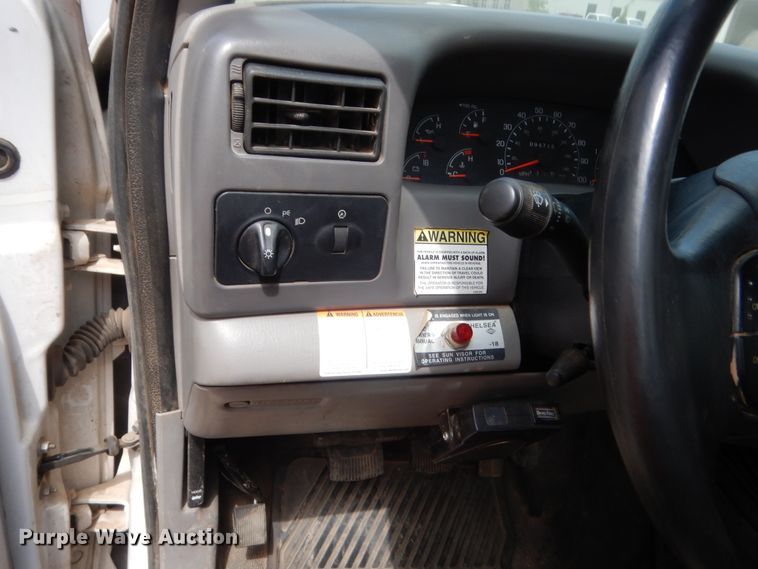 image for item IP9929 2001 Ford F550 Super Duty  flatbed truck