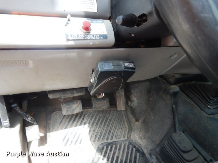 image for item IP9929 2001 Ford F550 Super Duty  flatbed truck