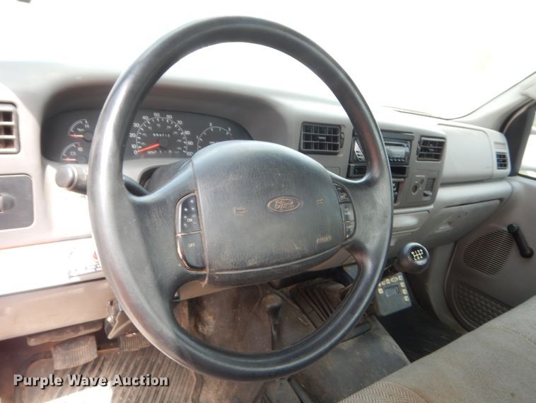 image for item IP9929 2001 Ford F550 Super Duty  flatbed truck