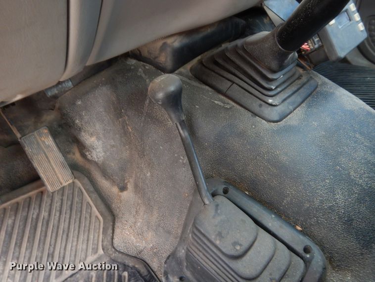 image for item IP9929 2001 Ford F550 Super Duty  flatbed truck