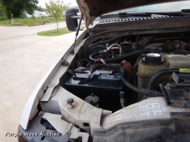 image for item IP9929 2001 Ford F550 Super Duty  flatbed truck