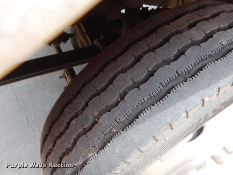 image for item IP9929 2001 Ford F550 Super Duty  flatbed truck