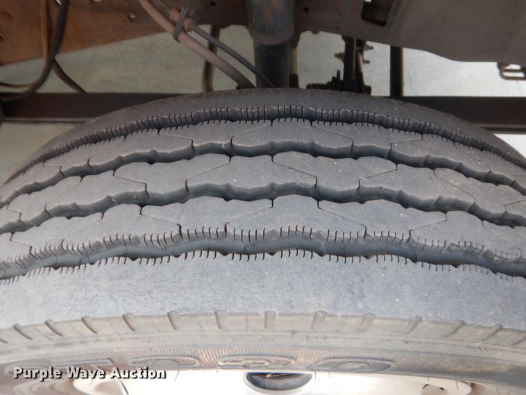 image for item IP9929 2001 Ford F550 Super Duty  flatbed truck