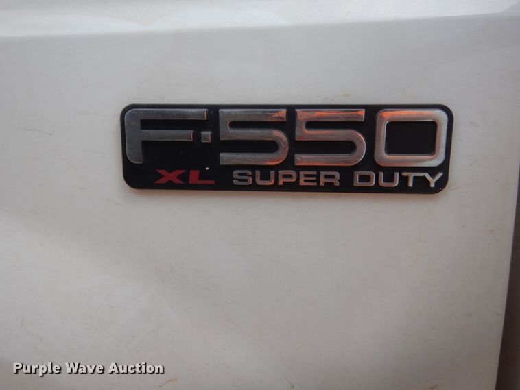 image for item IP9929 2001 Ford F550 Super Duty  flatbed truck