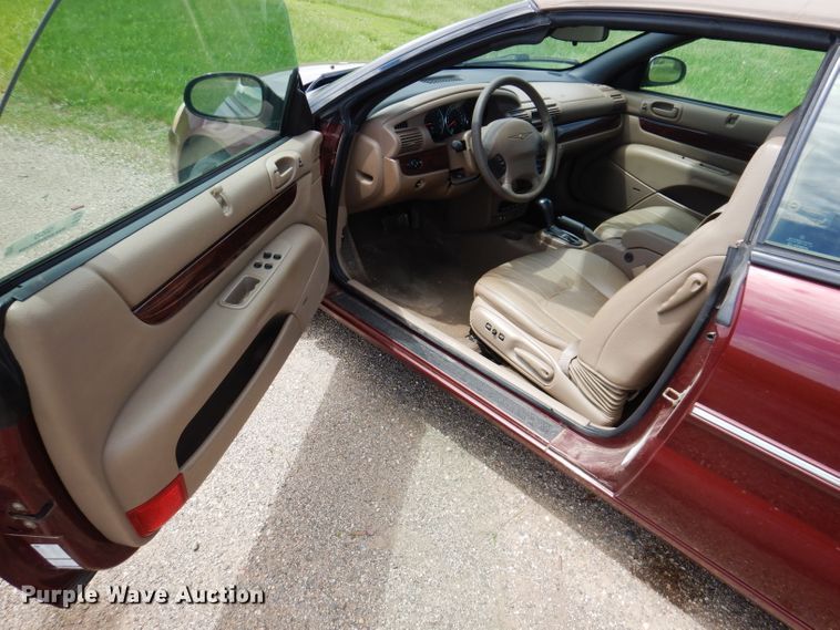 image for item IQ9529 2002 Chrysler Sebring  convertible